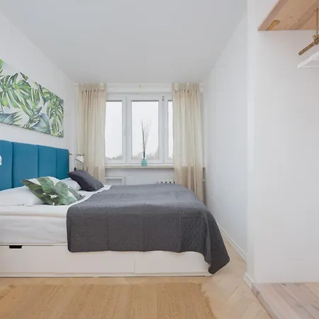 Belwederska With Balcony Next To Promenade Park By Renters Appartement Warschau