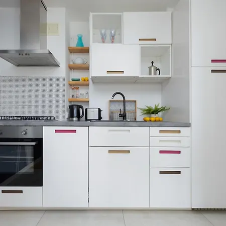 Apartment Belwederska With Balcony Next To Promenade Park By Renters