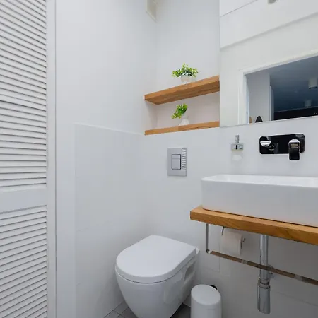 Apartment Belwederska With Balcony Next To Promenade Park By Renters Warsaw