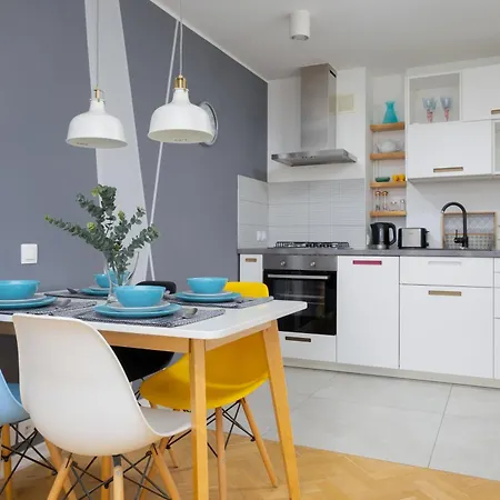 Belwederska With Balcony Next To Promenade Park By Renters Appartement