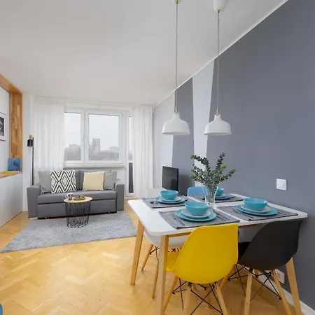 Belwederska With Balcony Next To Promenade Park By Renters Daire